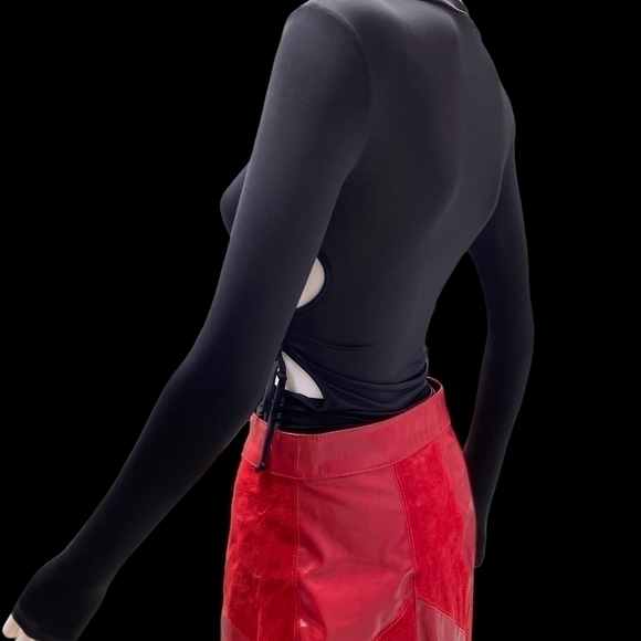 Top Chic Cut-Out Sides Long Sleeve Tee shirt. - Picture 4 of 6